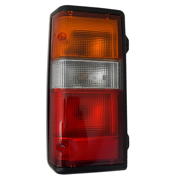 NISSAN E24 TAIL LIGHT 220-24522 LH CARAVAN URVAN HOMY  87 - 01